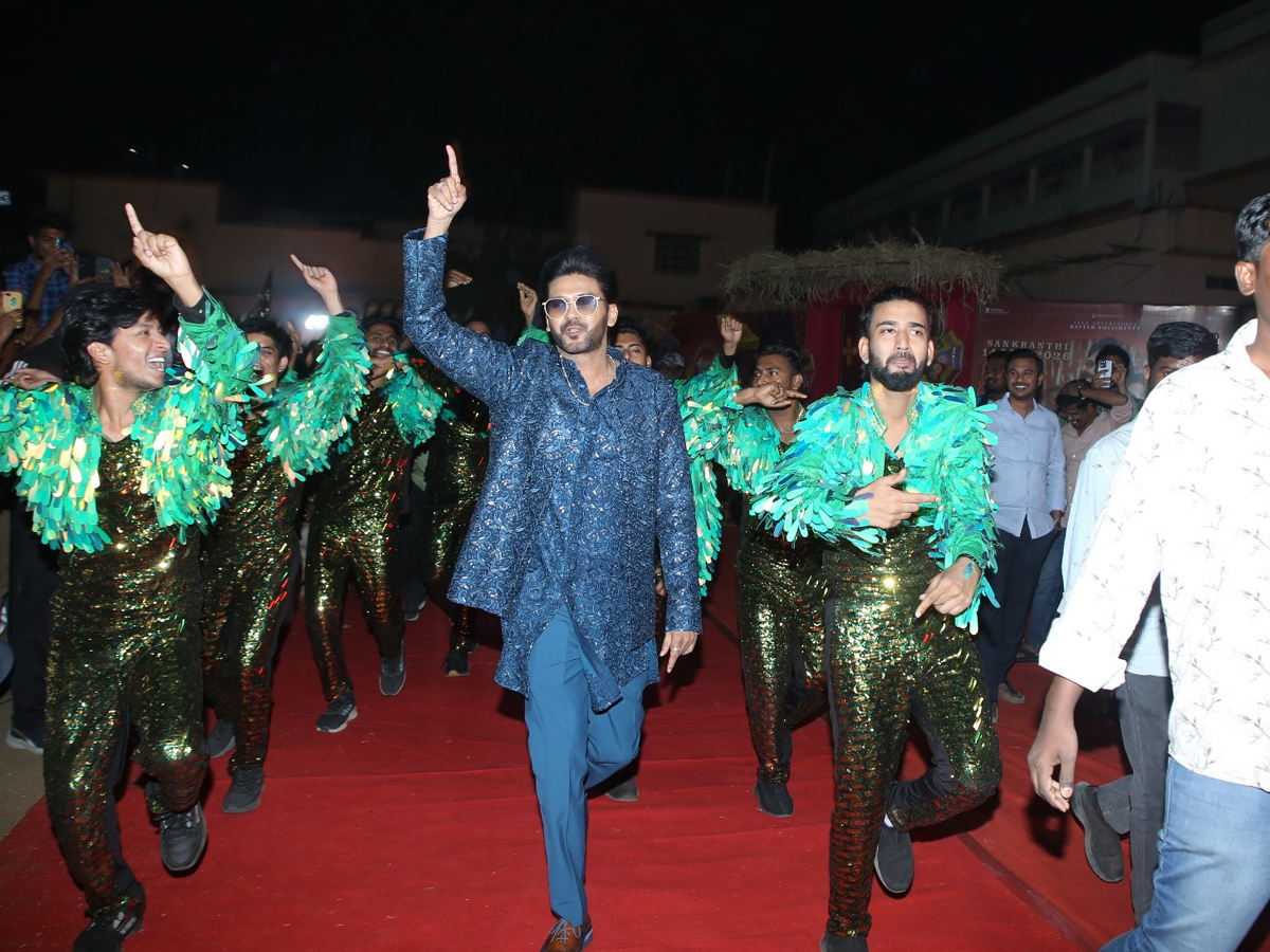 Anaganaga Oka Raju Pre Release Event Photos22