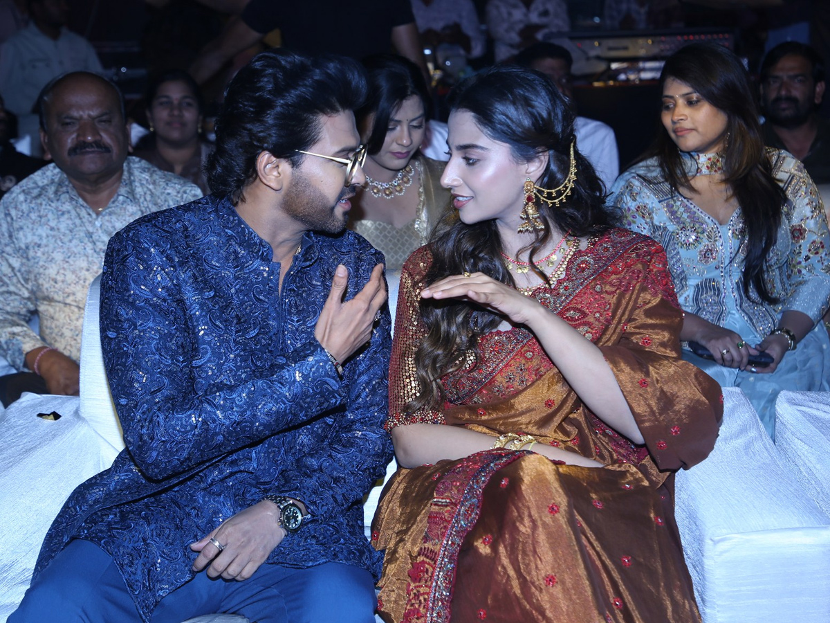 Anaganaga Oka Raju Pre Release Event Photos32