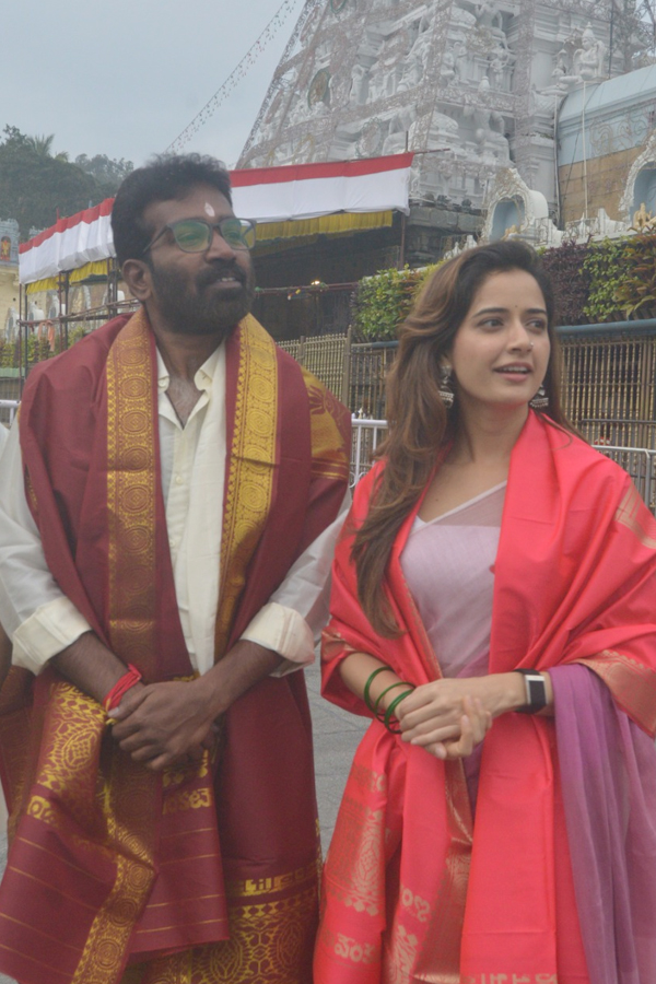 Celebrities Visit Tirumala Temple Photos	6