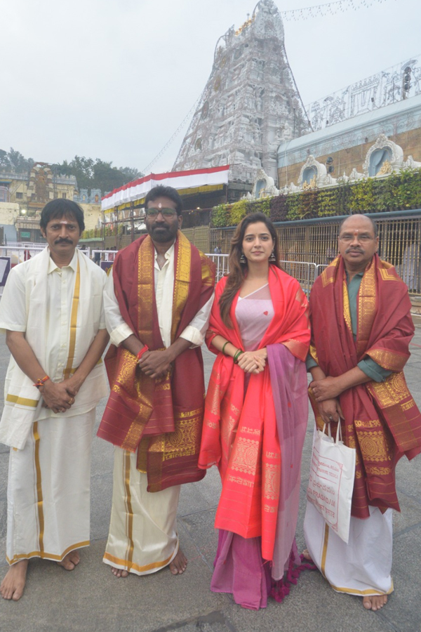 Celebrities Visit Tirumala Temple Photos	7