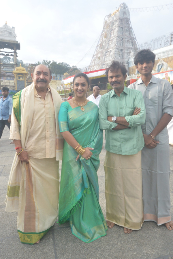 Celebrities Visit Tirumala Temple Photos	8