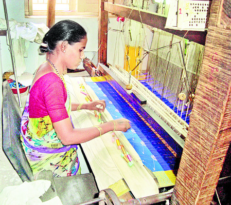 చీకట్లో చేనేతలు1