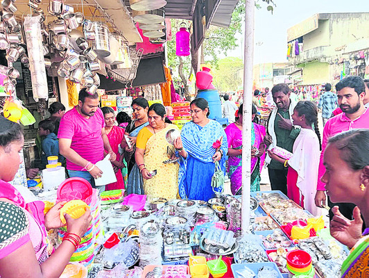 ● మొదలైన సంక్రాంతి సందడి ● నేడు భోగి వేడుకలు ● స్వగ్రామ2