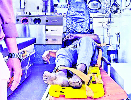 లారీ నడుపుతూ  గుండెపోటుతో డ్రైవర్‌ మృతి2