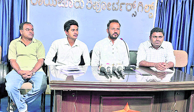 హెల్మెట్‌ ధారణ.. ప్రాణాలకు రక్షణ1