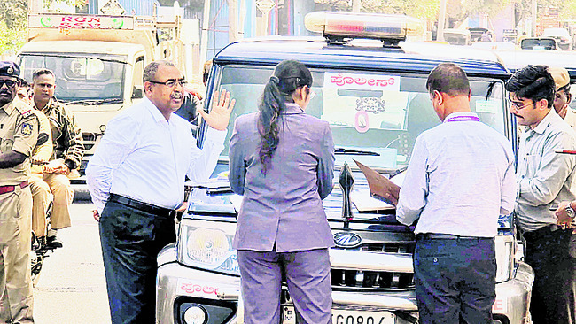 లారీ నడుపుతూ  గుండెపోటుతో డ్రైవర్‌ మృతి1