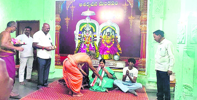 ప్రతి ఇంటా సిరిసంపదలు వెల్లివిరియాలి1