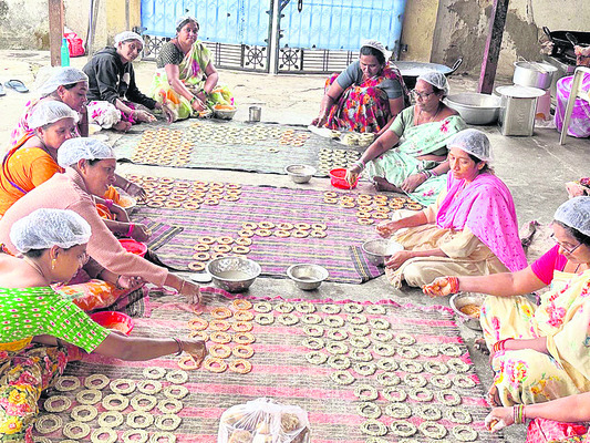 సకినాలు.. గారెలు.. అరిసెలు1