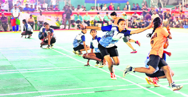 ఖోఖోలో మహారాష్ట్ర, రైల్వేస్‌ ముందంజ..1