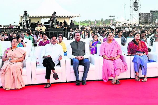 కోటలో కోలాహలం 2