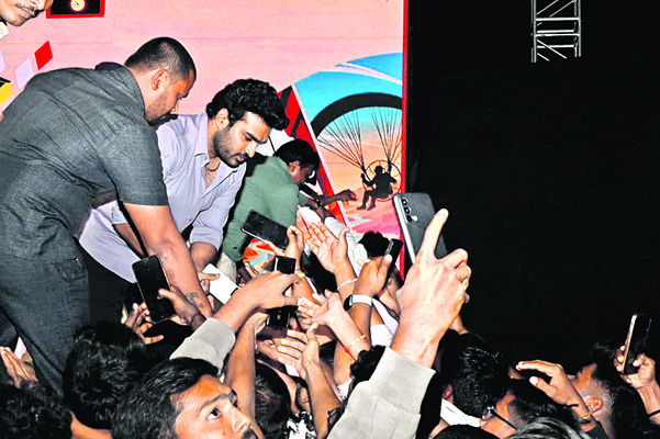 కోటలో కోలాహలం 3