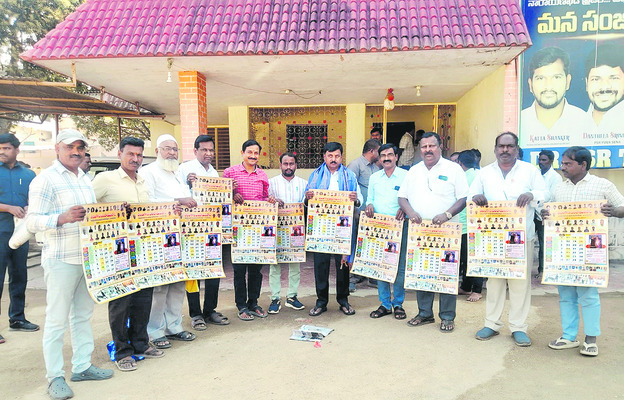 పథకాల అమలులో  ఉద్యోగుల పాత్ర కీలకం
1