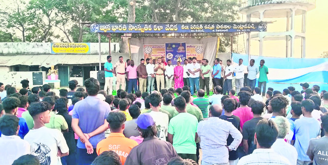 రోడ్డు భద్రత నియమాలు పాటించాలి 1