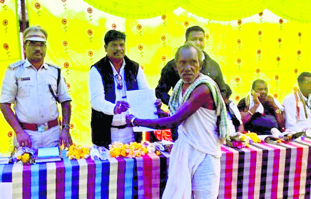 అభివృద్ధి పనుల్లో  ఎమ్మెల్యే బాహిణీపతి 1