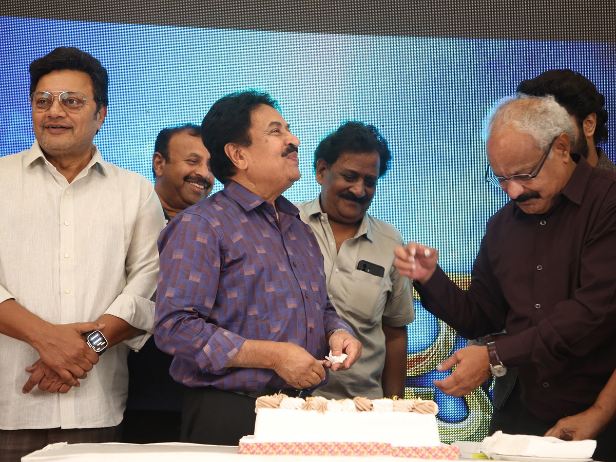 ప్రముఖ సినీ నిర్మాత 'అచ్చిరెడ్డి' బర్త్‌డే వేడుకలో సెలబ్రిటీలు (ఫోటోలు ...