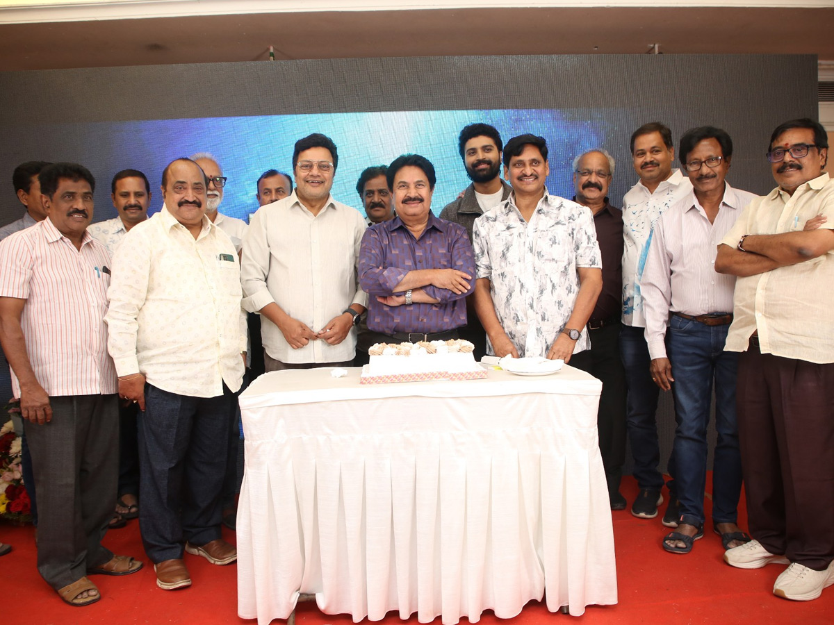 ప్రముఖ సినీ నిర్మాత 'అచ్చిరెడ్డి' బర్త్‌డే వేడుకలో సెలబ్రిటీలు (ఫోటోలు ...