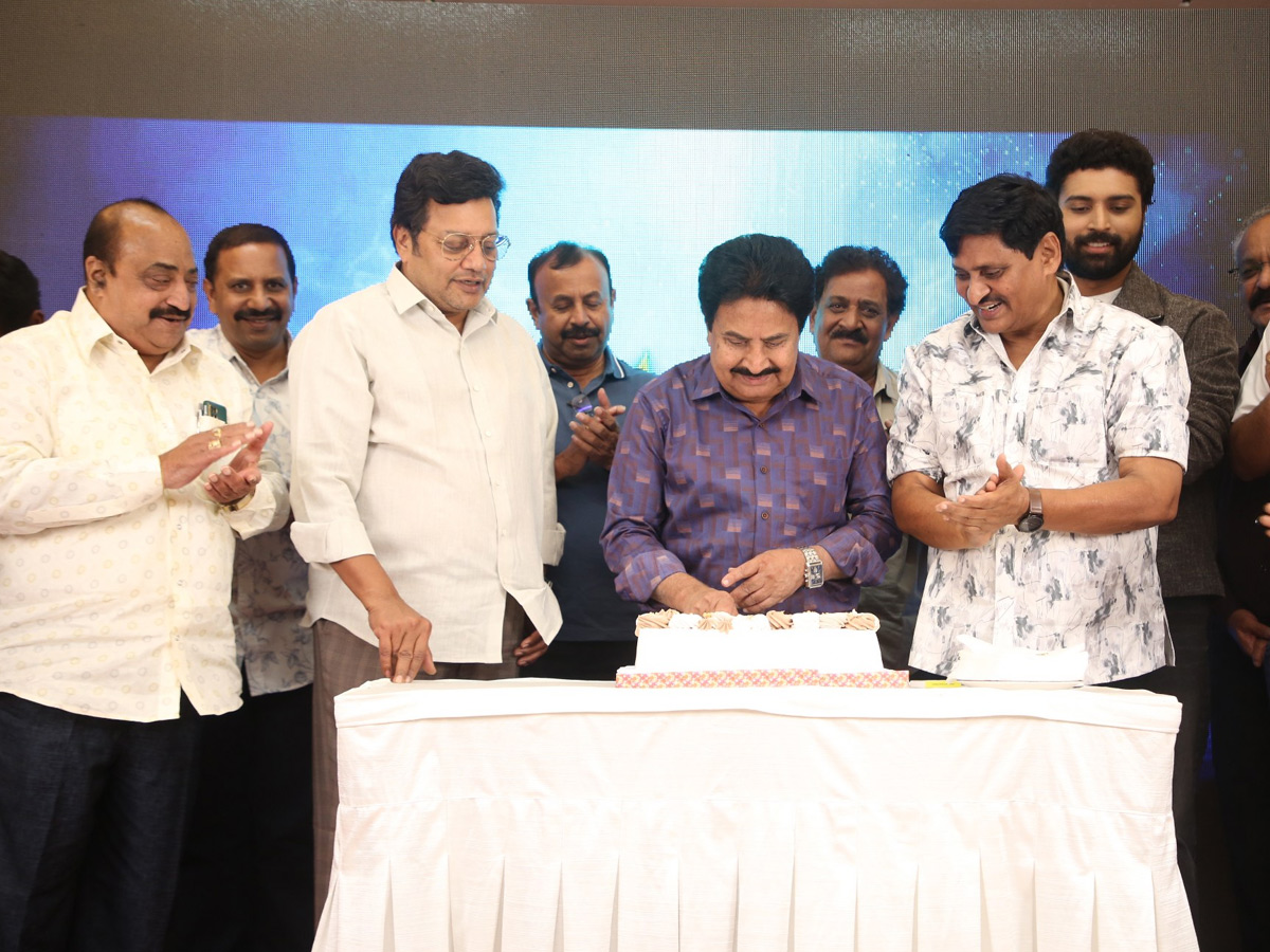 ప్రముఖ సినీ నిర్మాత 'అచ్చిరెడ్డి' బర్త్‌డే వేడుకలో సెలబ్రిటీలు (ఫోటోలు ...