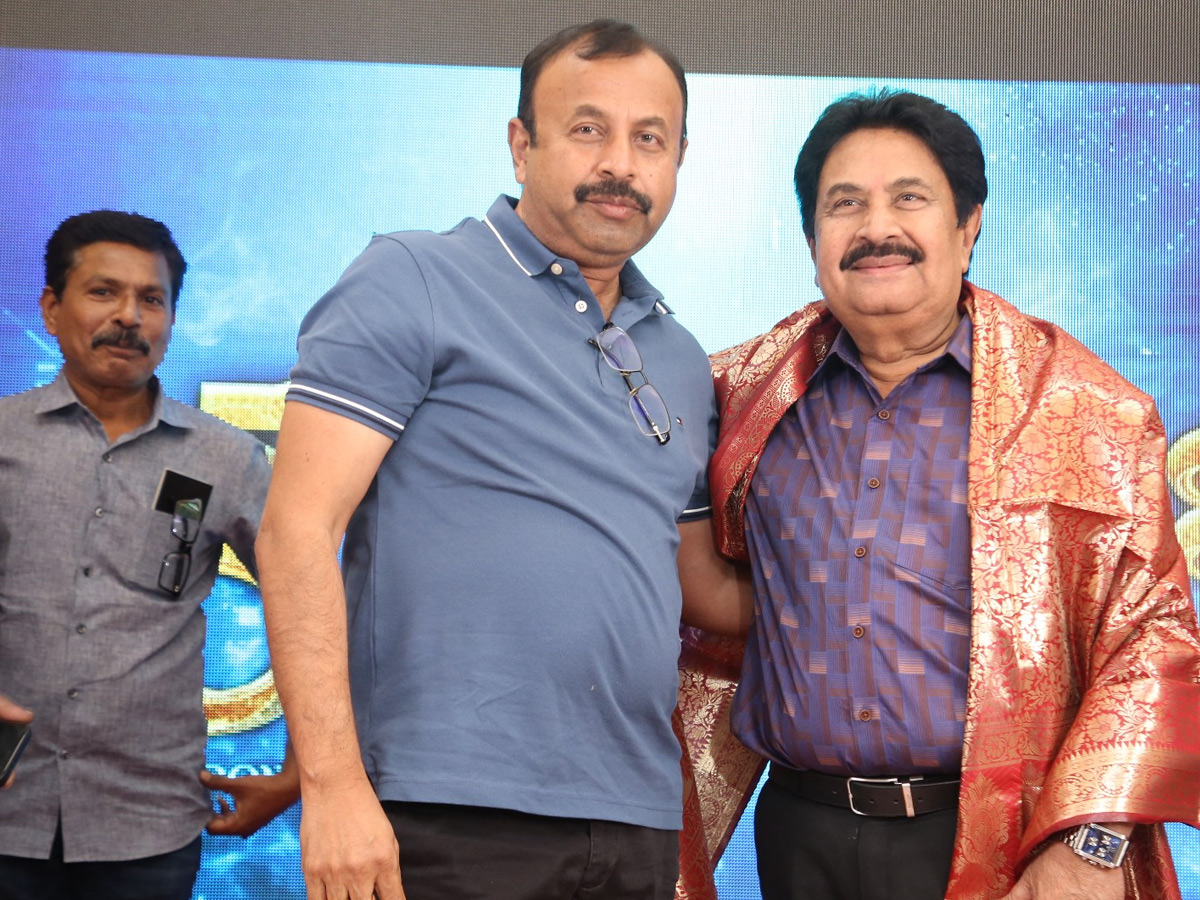 ప్రముఖ సినీ నిర్మాత 'అచ్చిరెడ్డి' బర్త్‌డే వేడుకలో సెలబ్రిటీలు (ఫోటోలు ...