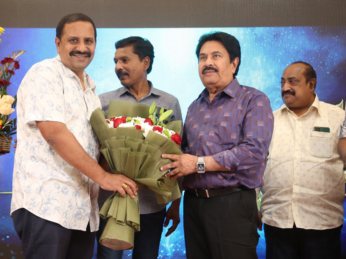 ప్రముఖ సినీ నిర్మాత 'అచ్చిరెడ్డి' బర్త్‌డే వేడుకలో సెలబ్రిటీలు (ఫోటోలు ...