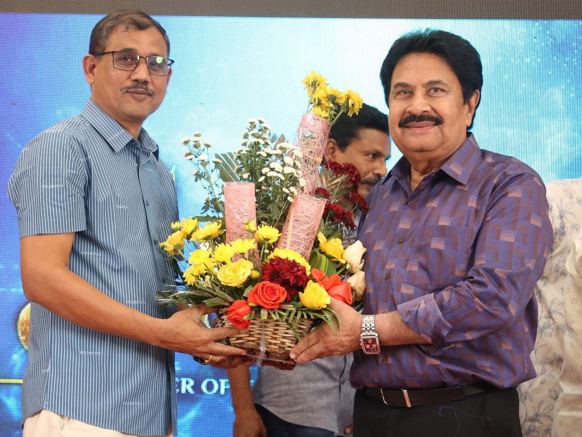 ప్రముఖ సినీ నిర్మాత 'అచ్చిరెడ్డి' బర్త్‌డే వేడుకలో సెలబ్రిటీలు (ఫోటోలు ...