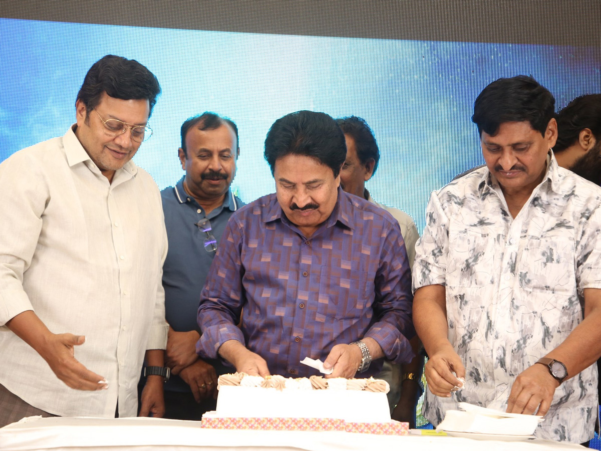 ప్రముఖ సినీ నిర్మాత 'అచ్చిరెడ్డి' బర్త్‌డే వేడుకలో సెలబ్రిటీలు (ఫోటోలు ...