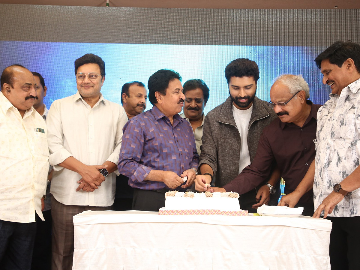 ప్రముఖ సినీ నిర్మాత 'అచ్చిరెడ్డి' బర్త్‌డే వేడుకలో సెలబ్రిటీలు (ఫోటోలు ...
