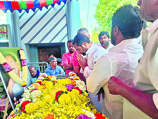 అశ్రునయనాలతో ‘గుండ’కు వీడ్కోలు2