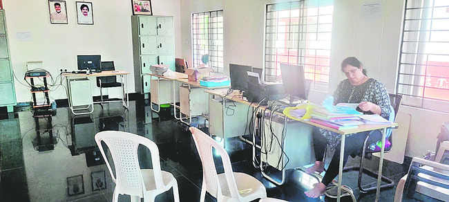 సేవలు దూరం..1