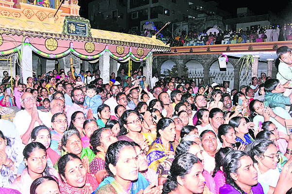 అయ్యప్పస్వామి సన్నిధిలో మకరజ్యోతి ప్రదర్శన 1