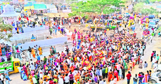 కొత్తకొండకు పోటెత్తిన భక్తజనం.. 2