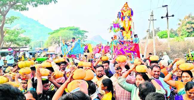 కొత్తకొండకు పోటెత్తిన భక్తజనం.. 1