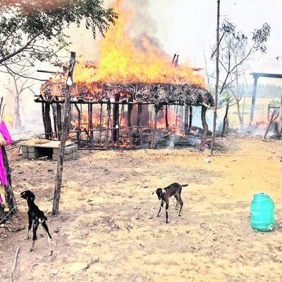 అగ్నిప్రమాదంలో ఇళ్లు బుగ్గి 2