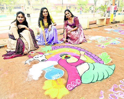 నగరంలో పల్లె సోయగం3