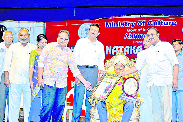 దాడితల్లి అమ్మవారిని  దర్శించుకున్న న్యాయమూర్తి 2