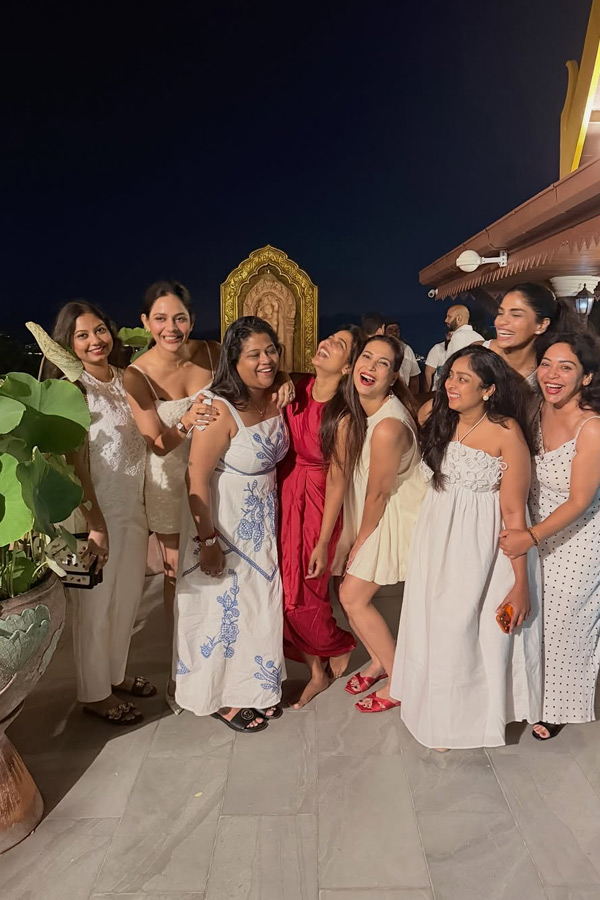  Actress Aishwarya Rajesh Birthday Celebrations In Thailand Photos8