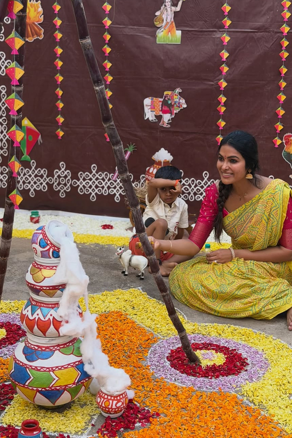 Film celebrities in Bhogi And Sankranti celebrations Photos14