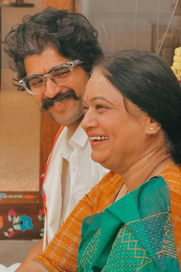 Film celebrities in Bhogi And Sankranti celebrations Photos18