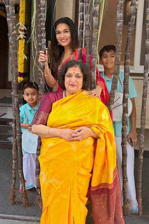 Film celebrities in Bhogi And Sankranti celebrations Photos3