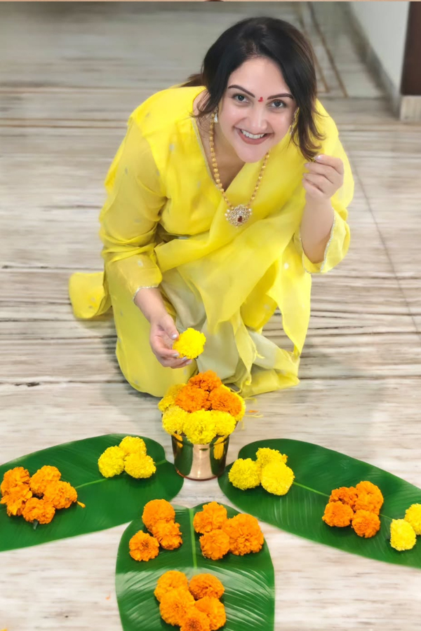 Film celebrities in Bhogi And Sankranti celebrations Photos25