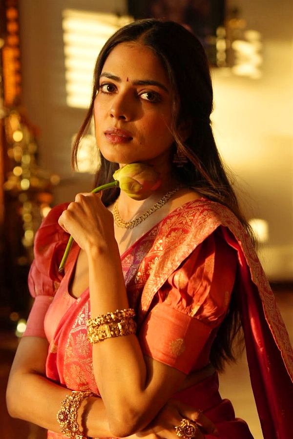 Film celebrities in Bhogi And Sankranti celebrations Photos29