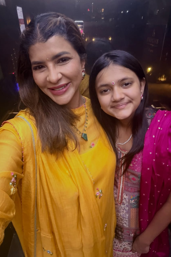 Film celebrities in Bhogi And Sankranti celebrations Photos32