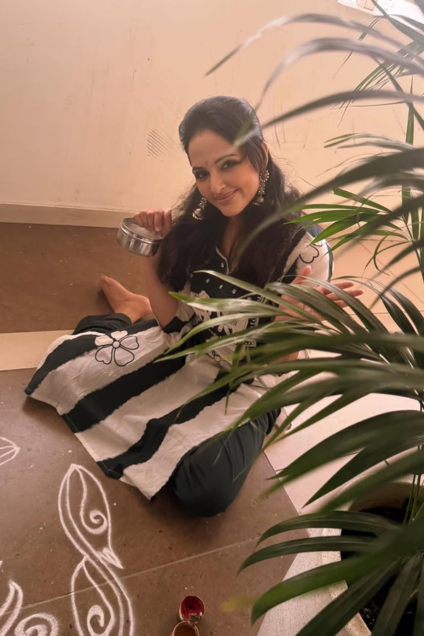 Film celebrities in Bhogi And Sankranti celebrations Photos55