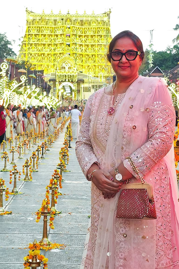 Film celebrities in Bhogi And Sankranti celebrations Photos60