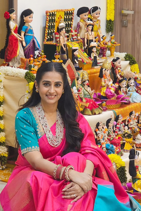 Tollywood Actress Laya Sankranthi Doll collection Photos2