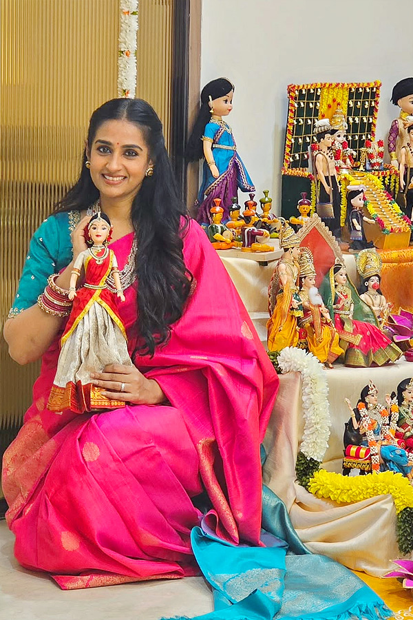 Tollywood Actress Laya Sankranthi Doll collection Photos3