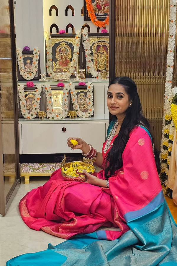 Tollywood Actress Laya Sankranthi Doll collection Photos4