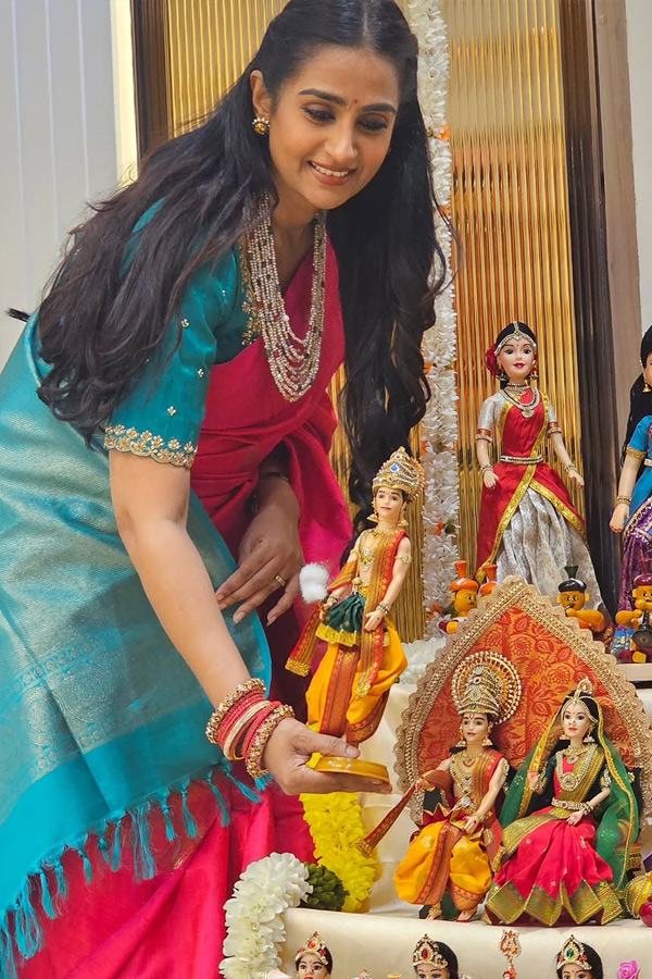 Tollywood Actress Laya Sankranthi Doll collection Photos6