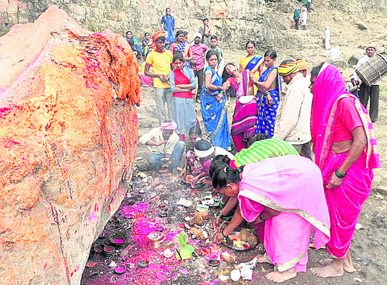 జంగుబాయి క్షేత్రంలో జన జాతర1