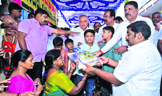 ఇంటింటా ఘనంగా సంక్రాంతి 1