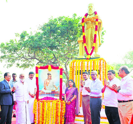 మహాకవికి.. నీరాజనం2